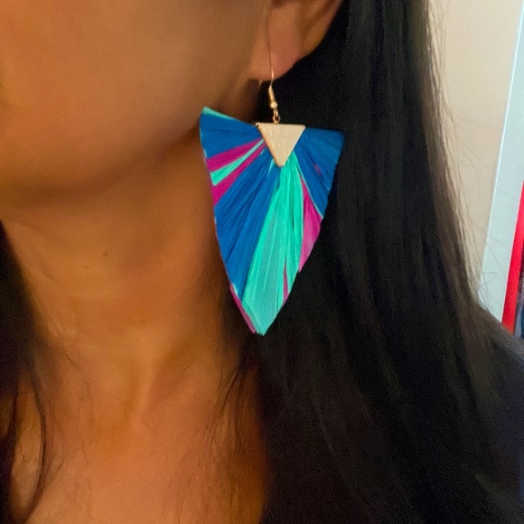 Earrings NWT Boho and gorgeous Gold hardware and colorful. - Picture 1 of 4
